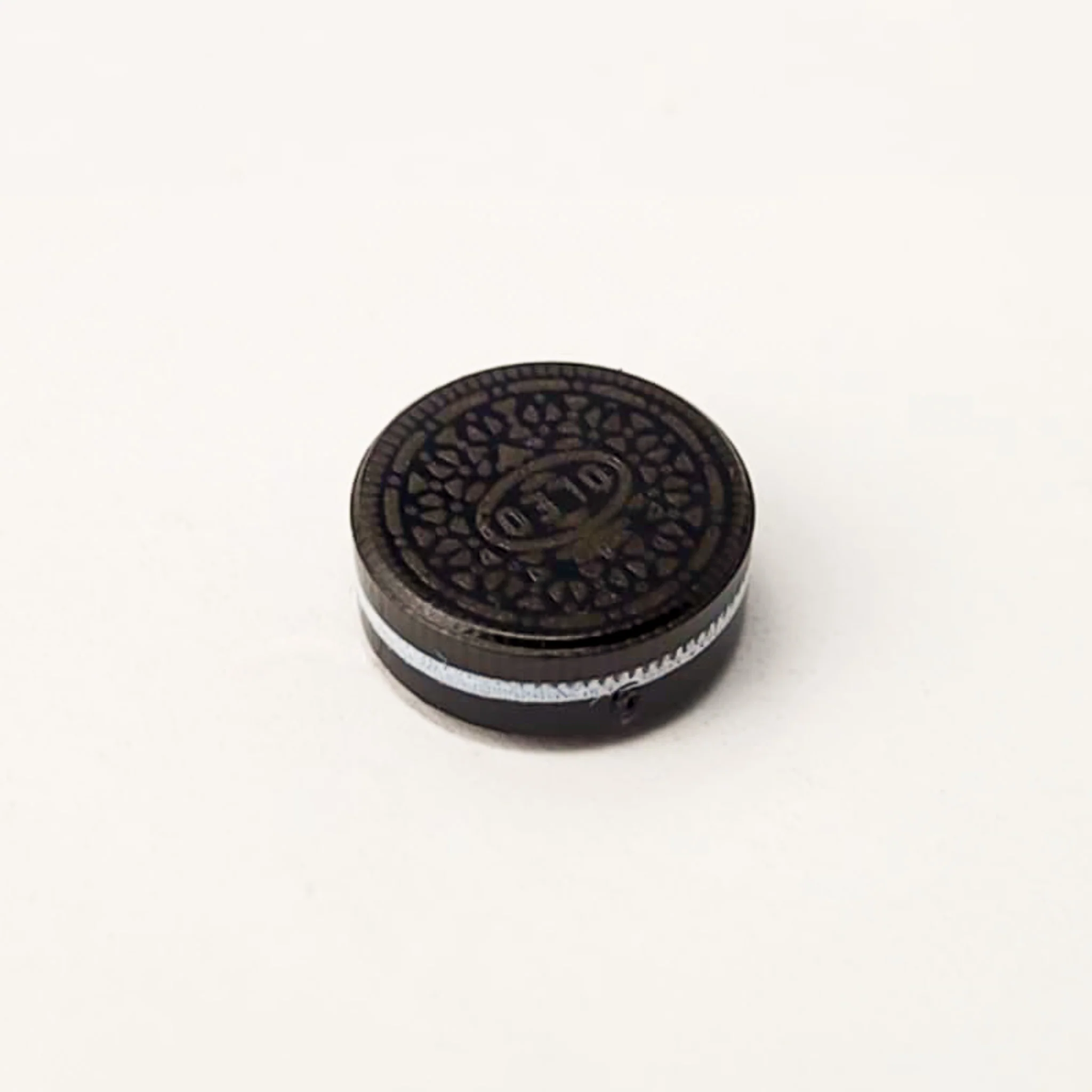 Cream-filled Cookie 1x1 Round Tile (Custom Pad Printed LEGO brick) - Image 4