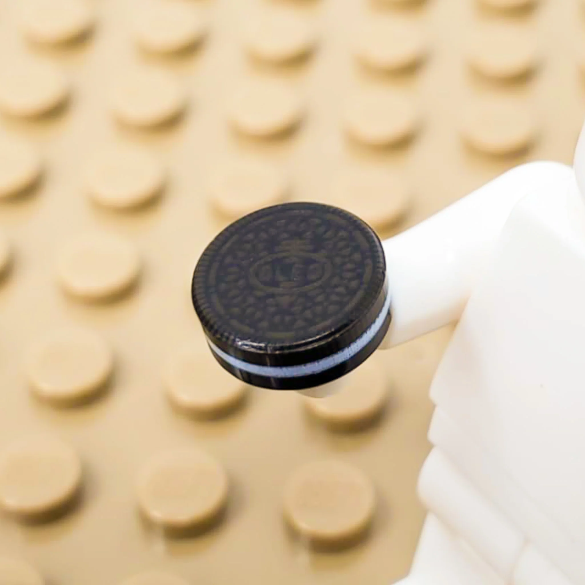 Cream-filled Cookie 1x1 Round Tile (Custom Pad Printed LEGO brick) - Image 5